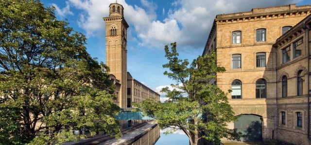 Image of the salt mill and saltaire in Bradford, West Yorkshire